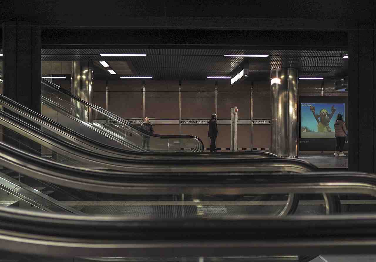 escalator, métro, escaliers